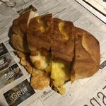 小麦の郷 - 料理写真:こぼれるチーズフランス