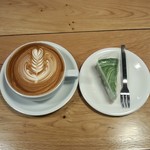 ストリーマー コーヒー カンパニー - ストリーマーラテと抹茶チーズケーキ