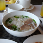  Saigon Halong Hotel - ◆フォー 鶏ベースのスープ。美味しいとは思えなくて、、やっぱりやわ麺苦手かも。(;´･ω･)