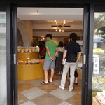 フルーツ・ブティック ゴトウ - 平日昼から並んでいます