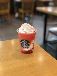 STARBUCKS COFFEE - 2018年5月再訪：ストロベリーベリーマッチフラペチーノ®☆