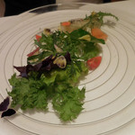 フィオッキ - 天然真鯛と弓削瓢柑のテリーヌ；皿の模様が違うお連れ様のもの