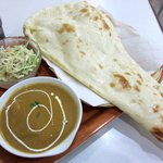 Tamu Resutoran - チキンカレーのセットです　カレー・ナン・サラダで驚きの\450！