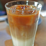 シーフィールド - アイスカフェオレ。
      きれいに二層になってます。