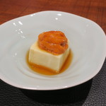 傳 - 前菜：ホワイトアスパラ豆腐 雲丹