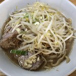 ラーメン二郎 - ラーメン 750円　麺半分・ニンニクちょっとで 