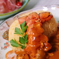 オマールエビのニューバーグ風～パプリカ風味のバターライス添え～