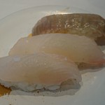 すし廻鮮 うお亭 - 天然平目づくし（奥はエンガワ）