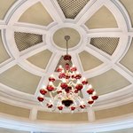 Taj Cape Town - ロビーのシャンデリア