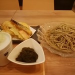 白金魚食堂 - 野菜天せいろそば、アカモク