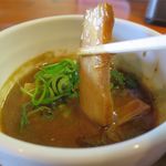 麺屋 高橋 - つけ汁とチャーシューのアップ