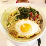 レッド オーキッド - ランチメニュー「ガパオラーメン(大盛り)」