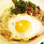 レッド オーキッド - ランチメニュー「ガパオラーメン(大盛り)」