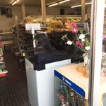 須崎食料品店 - 隣はまさに食料品店w