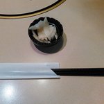 わきみず亭 - 机上に用意してある漬物を頂きながら料理を待ちました。