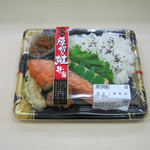 マルエツ プチ - 料理写真:｢厚切り鮭弁当｣です｡