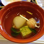 明治記念館 - 椀物「花びら餅　蟹玉　若草玉締め　鶴菜　口、柚子」