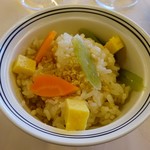 明治記念館 - 食事「彩り御飯　鶏そぼろ　蕗　人参　玉子」