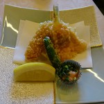 明治記念館 - 揚物「鱚彩り揚げ　ふく天玉揚げ　木の葉南瓜衣揚げ　青唐　レモン　薬味」