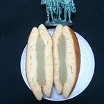 あさ川製菓株式会社 - 料理写真:メロンどらやき108円　断面です