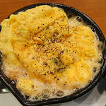 日本酒バル YODARE - 空豆と桜えびの熱々オムレツ