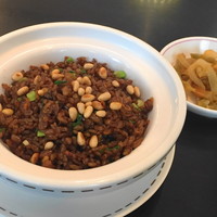 潮夢来 - 牛肉と松の実の黒チャーハン