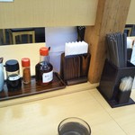 釜揚げうどん岡じま - 卓上の様子(2018年5月2日撮影)