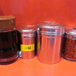 ラーメン二郎 - 卓上調味料