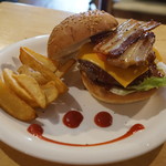 85489879 - 自家製ベーコンバーガー  チーズトッピング