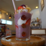 85490128 - 彩り紅いもバナナスムージー