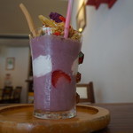 85490137 - 彩り紅いもバナナスムージー