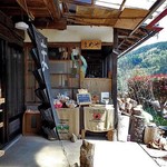 まめ家 - 入り口脇のカウンター（？）