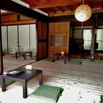 まめ家 - 懐かしい雰囲気の店内