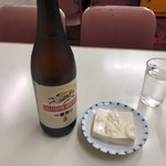 東新軒 - 瓶ビールとお通しの冷奴