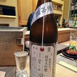 すし処 みや古分店 - 冷酒は新潟県加茂錦純米大吟醸荷札酒