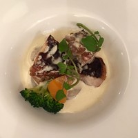 ENCUEIL 神戸北野 - 牛肉のパテを包んだ若鶏ロティ
