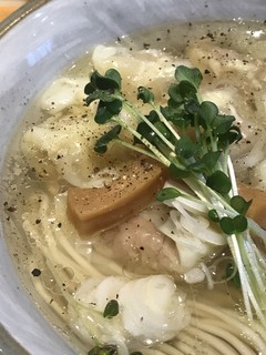 麺屋 坂本01 - 塩肉わんたん麺 ¥950

カイワレ、材木メンマ