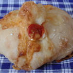 ベーカリー ブレッド ＆ グラス - トマトとチーズのリュスティック