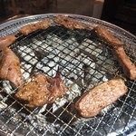 ほるたん屋 - レバーは直火ではなく遠赤外線で焼く　周辺が良い