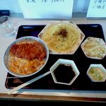 食堂・居酒屋みっちゃん - カツ丼とつけ麺のセット(800円)