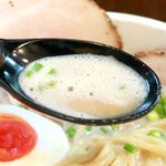 ラーメン家 みつ葉 - 20180507豚CHIKIしょうゆチャーシューメン・スープ