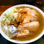大勝軒 - らーめん大盛　７８０円　油もそれなりに浮いています。