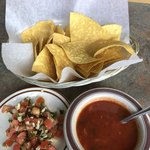 Los Potrillos - オーダー前に勝手に出てくるタコス。