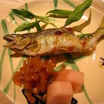 くろぎ - 琵琶湖産活け鮎の塩焼き たで酢 新生姜