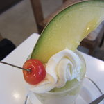 フルーツパーラーフクナガ - メロンパフェ(\950-)