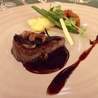 メインダイニングルーム 三笠 - 和牛フィレステーキ 野生の茸添え 赤ワインソース