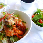 カフェ＆バル 掌 - ひな鳥のユーリンチー丼～甘酢をたっぷりかけた唐揚げ～