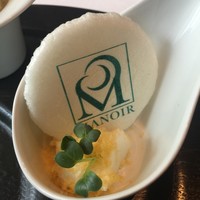 レストラン マノワ - アミューズ3種 あやめゆきがぶのムースと特製麩せんべい