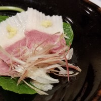 鮨 おさむ - ③ミンク鯨「畝須」
                調査捕鯨による南氷洋産で下関モノ
                プルプルの脂、臭み無く、甘くて美味い。