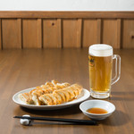 骨折り餃子 貴月 - ビールによく合う！